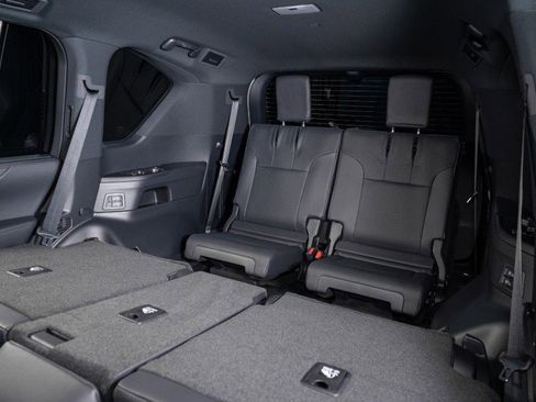 Used 2026 Lexus LX 600 4WD w/ Accessory Package (2T) image 33