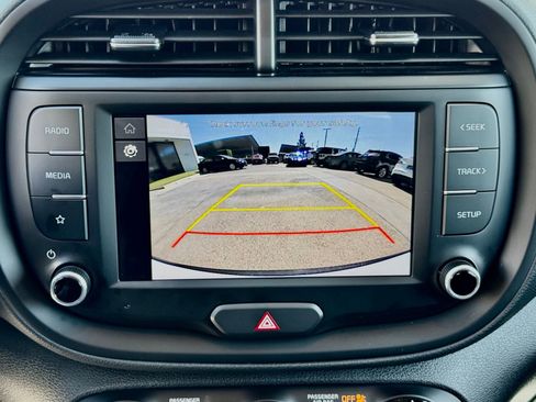 Used 2025 Kia Soul LX FWD image 37
