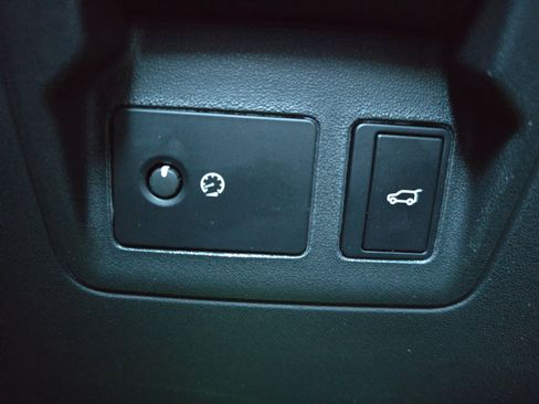 Used 2022 Land Rover Range Rover Velar R-Dynamic S image 24