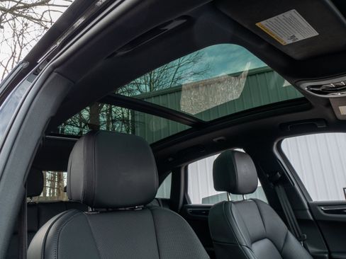 Certified 2025 Porsche Macan AWD/4WD image 38