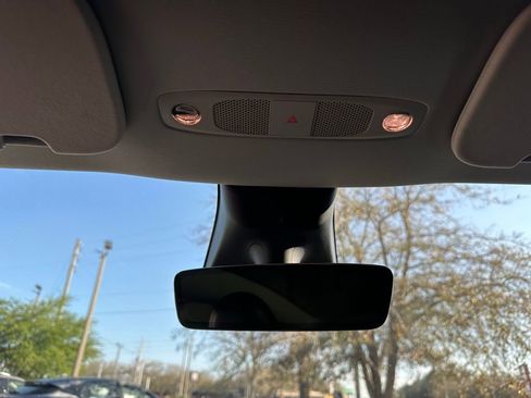 Used 2022 Tesla Model Y Long Range image 24