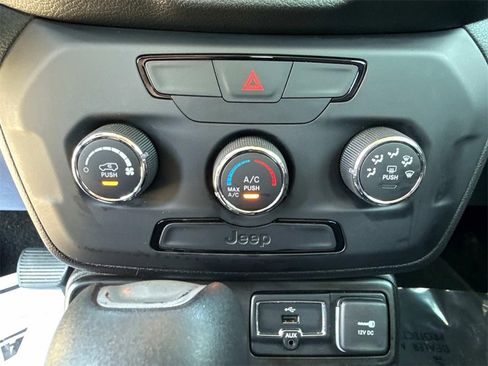 Used 2020 Jeep Renegade Sport image 21