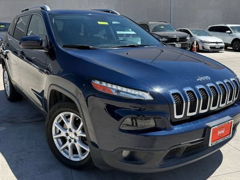 Used 2016 Jeep Cherokee Latitude w/ Comfort & Sound Group FWD image 1