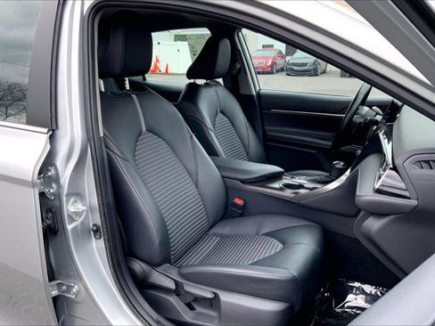 Used 2021 Toyota Camry SE image 6