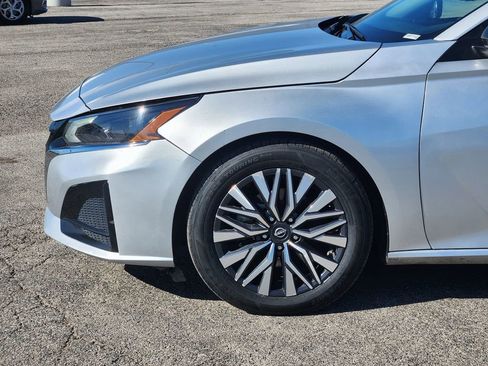 Used 2024 Nissan Altima 2.5 SV image 8