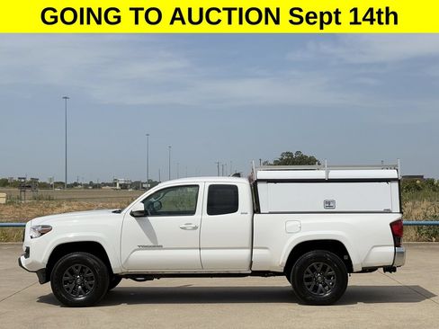 Used 2022 Toyota Tacoma SR5 RWD image 3