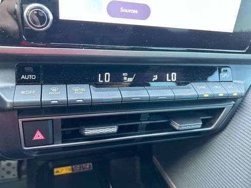 Used 2025 Toyota Camry SE FWD image 26