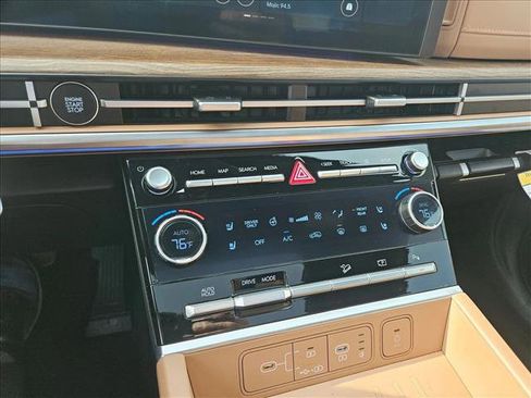 Used 2025 Hyundai Santa Fe Limited image 16