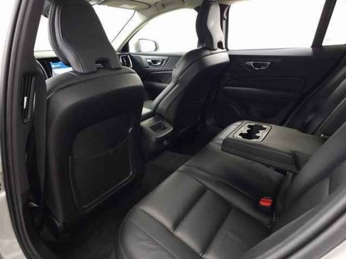 Certified 2025 Volvo V60 B5 Cross Country Plus image 32