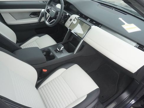 New 2026 Land Rover Discovery Sport Landmark image 22