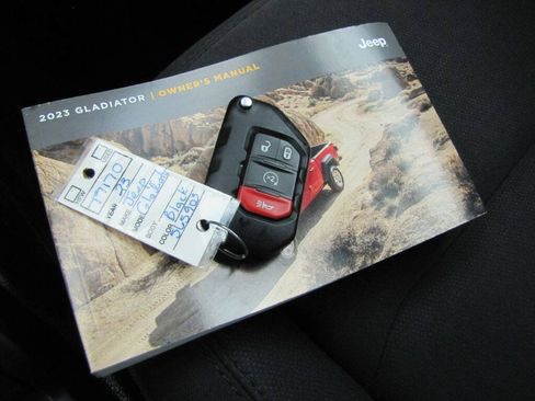 Used 2023 Jeep Gladiator Sport AWD/4WD image 44