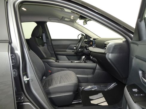 Certified 2025 Nissan Kicks SV image 27