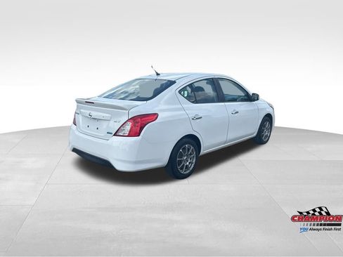 Used 2016 Nissan Versa SV image 5