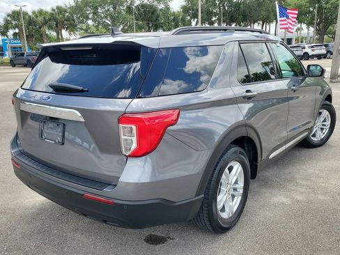 Used 2023 Ford Explorer XLT image 5