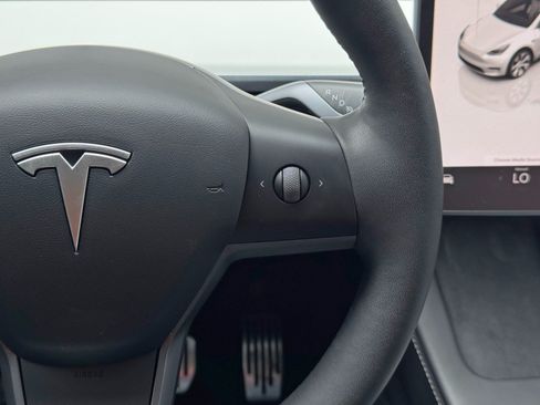 Used 2022 Tesla Model Y Long Range AWD/4WD image 20