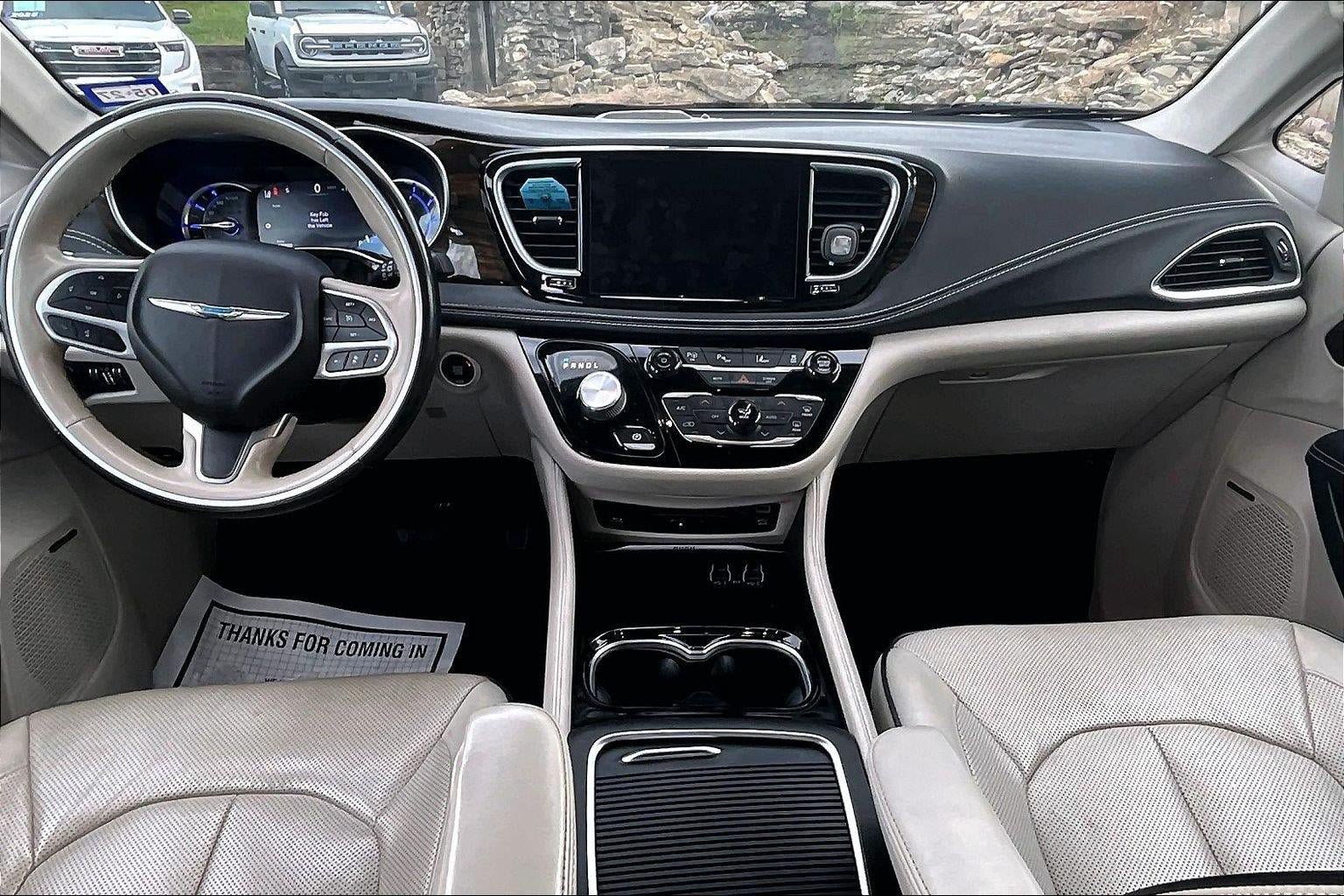 Used 2021 Chrysler Pacifica Limited w/ Uconnect Theater Family Group FWD image 13
