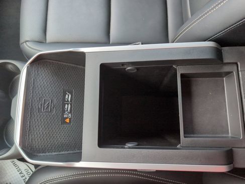 Used 2025 GMC Terrain Elevation w/ Elevation Premium Package AWD/4WD image 25