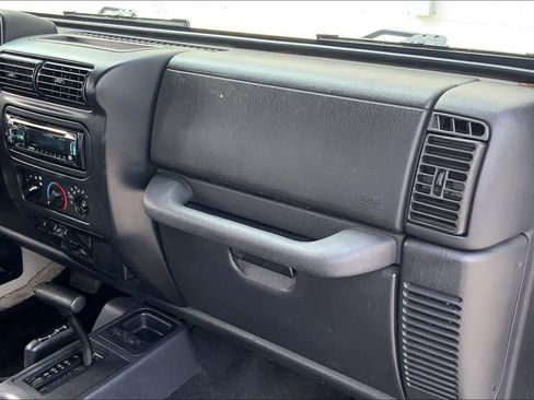 Used 2004 Jeep Wrangler image 17