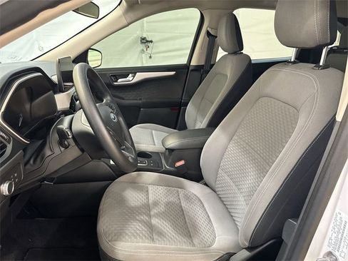 Used 2020 Ford Escape SE image 19