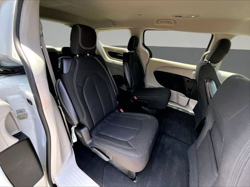 Used 2023 Chrysler Voyager LX FWD image 28