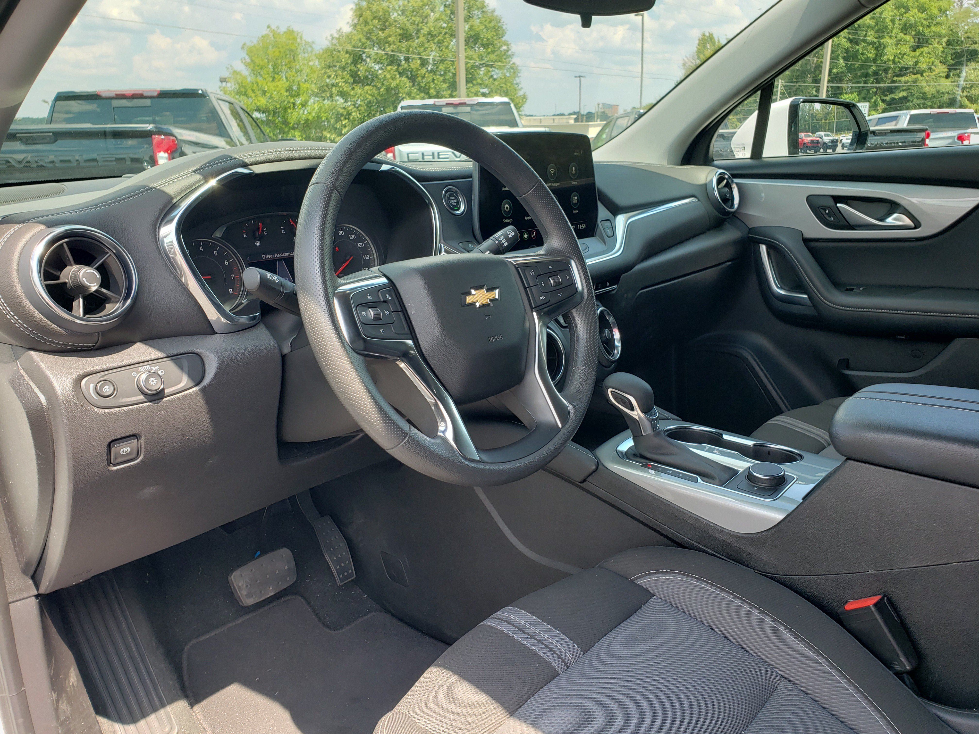 Used 2025 Chevrolet Blazer LT FWD image 25