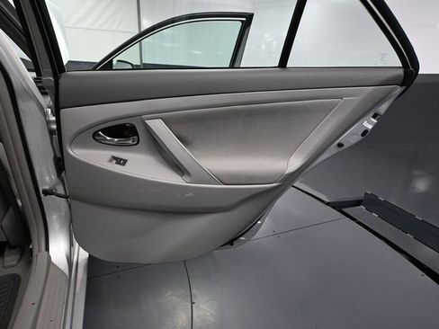 Used 2011 Toyota Camry LE image 34