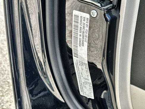Used 2024 Chrysler Pacifica Touring-L FWD image 25