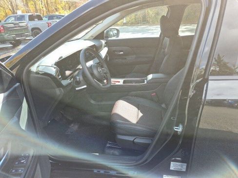 New 2026 Nissan Kicks SR w/ Cold Weather Package image 16