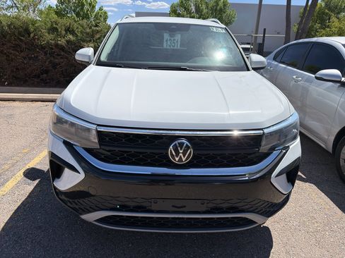 Used 2024 Volkswagen Taos SE FWD image 5