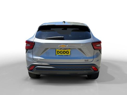 Used 2024 Chevrolet Trax LS w/ LS Convenience Package FWD image 4