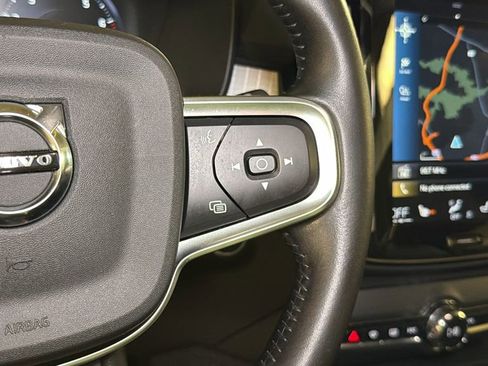 Used 2021 Volvo XC40 T5 Momentum w/ Premium Package image 31