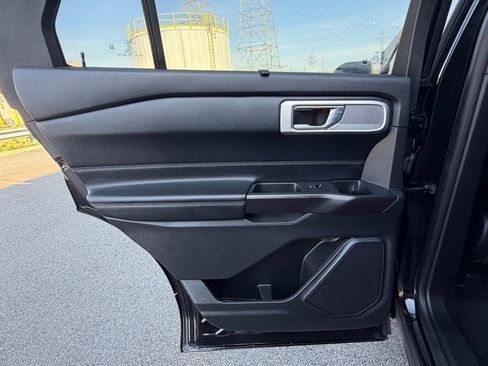 Used 2020 Ford Explorer Limited image 28