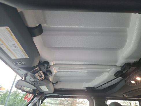 Used 2025 Jeep Gladiator Sport image 25