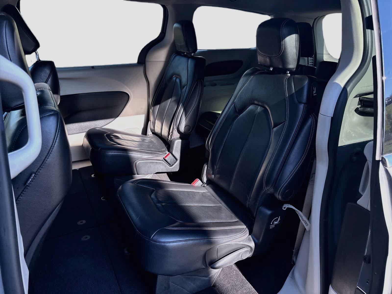Used 2022 Chrysler Pacifica Touring-L FWD image 22