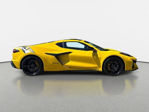 Used 2025 Chevrolet Corvette Z06 RWD image 2