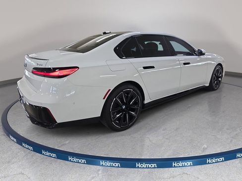 Used 2025 BMW 740i w/ Premium Package RWD image 7