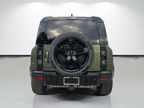 New 2026 Land Rover Defender 110 S image 4