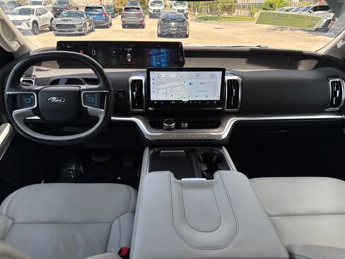 Used 2025 Ford Expedition Max Platinum AWD/4WD image 6