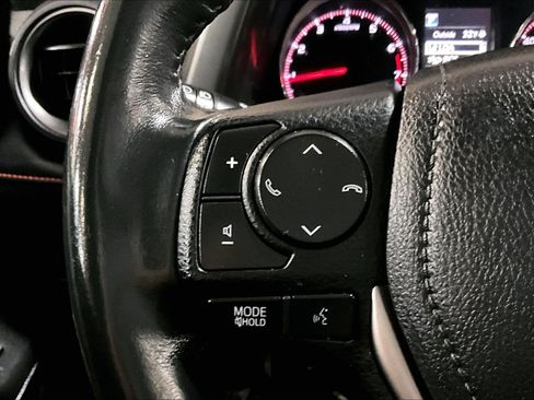 Used 2017 Toyota RAV4 SE image 17