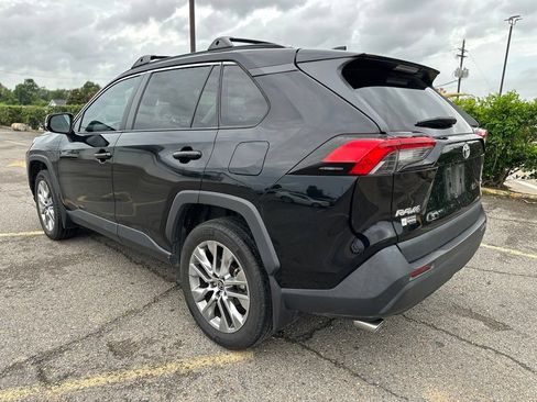 Used 2022 Toyota RAV4 XLE Premium FWD image 10