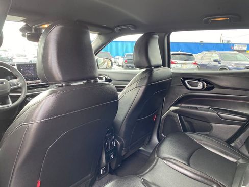 Used 2025 Jeep Compass Trailhawk AWD/4WD image 15