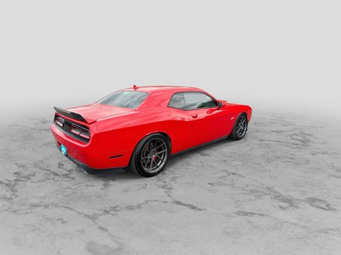Used 2016 Dodge Challenger SRT w/ Technology Group RWD image 8