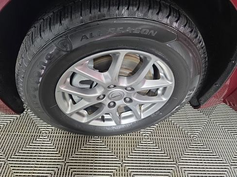 Used 2021 Chrysler Pacifica Touring image 10