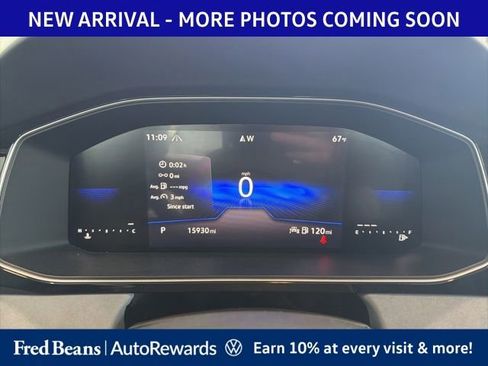 Used 2025 Volkswagen Jetta SE FWD image 8