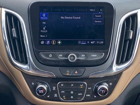 Used 2023 Chevrolet Equinox Premier image 9