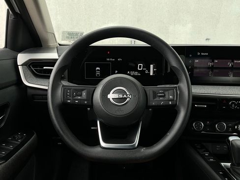 Used 2025 Nissan Kicks SV image 29