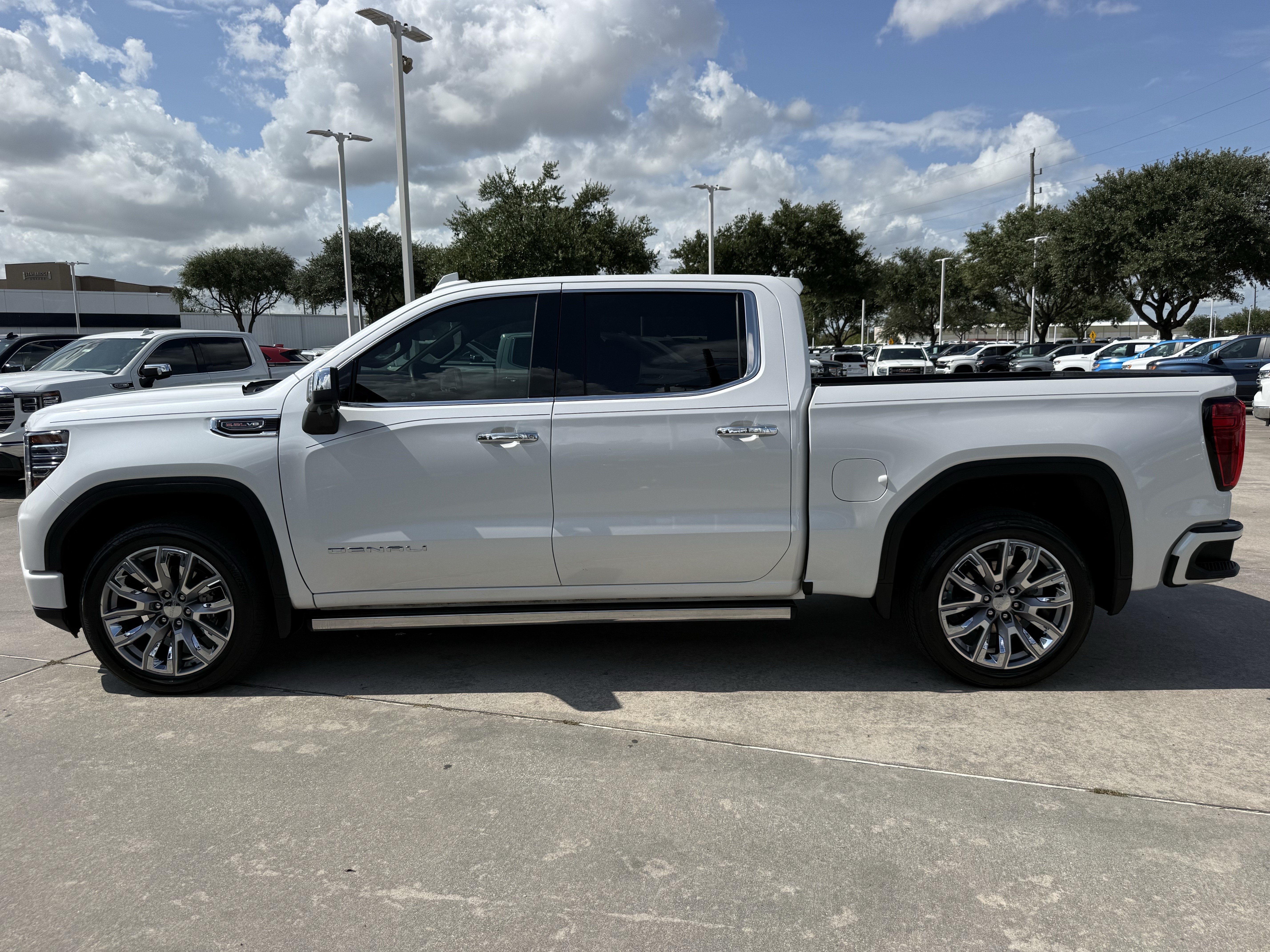 Used 2023 GMC Sierra 1500 Denali w/ Denali Reserve Package AWD/4WD image 8