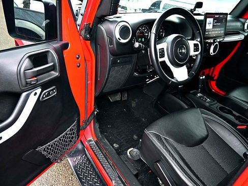 Used 2015 Jeep Wrangler Unlimited Sahara image 17