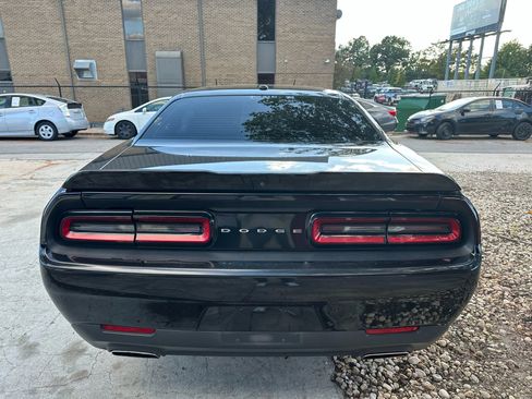 Used 2019 Dodge Challenger SXT image 5