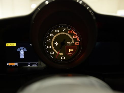 Used 2018 Ferrari 488 GTB RWD image 43